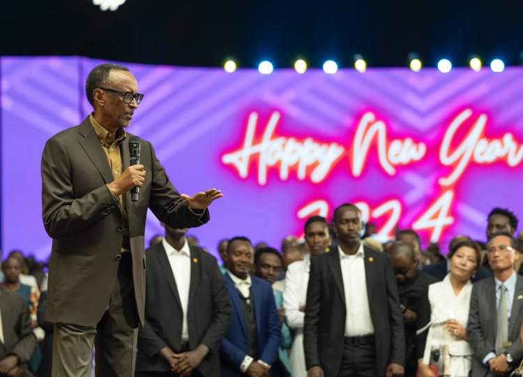 Inzira yonyine isigaye iri hejuru kandi nta kintu cyatwitambika-Perezida Kagame