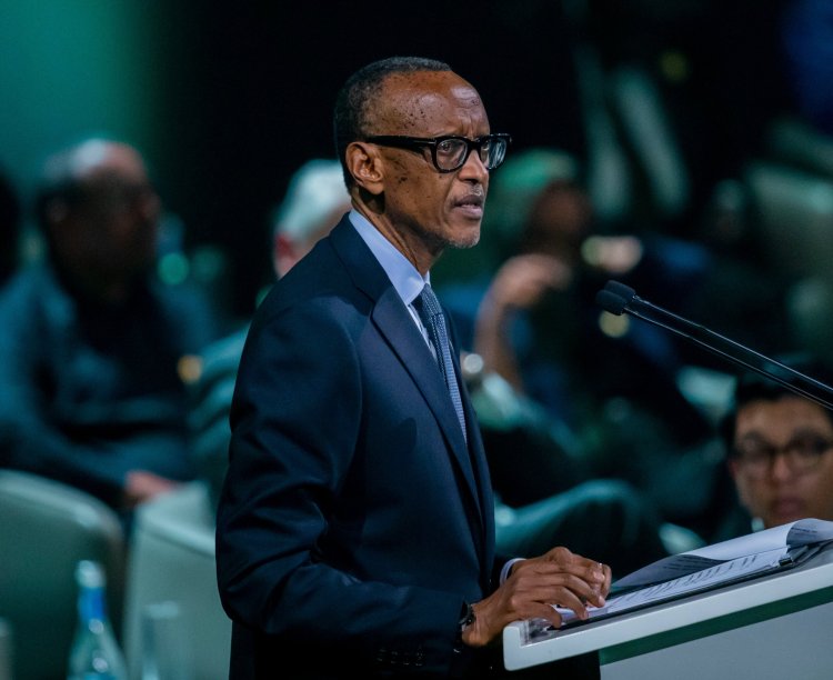 Ku barokotse bari muri twe tubabereyemo umwenda-Perezida Kagame