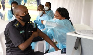 Minisiteri y’Ubuzima yatangaje ko abarengeje imyaka 60 bagiye guhabwa doze ya 4 y’urukingo rwa COVID-19