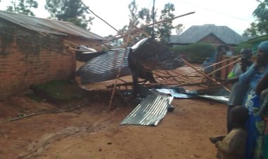 Rusizi:Imvura ivanze n’umuyaga yasenye amazu n’urusengero [Amafoto]