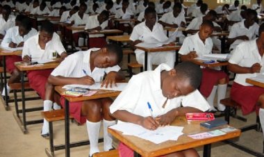 Abahungu ntibagishaka kwiga? Abakobwa bazakora ibizamini bya Leta baruta abahungu