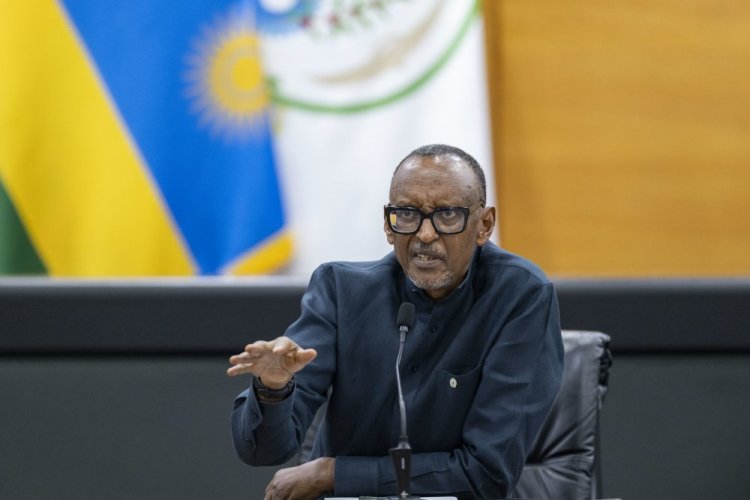 Aho ziri tuzazifunga bajye basengera mu rugo rwose-Perezida Kagame avuga ku nsengero