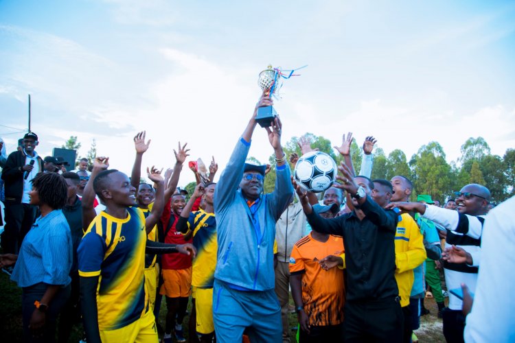 Kayonza:Mukarange yegukanye igikombe cy'Umurenge Kagame Cup imbere y'uruvunganzoka rw'abafana [AMAFOTO]