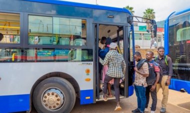 Ibiciro by'ingendo rusange n'ibya lisansi byatumbagiye imodoka nyinshi zihurira ku masitasiyo