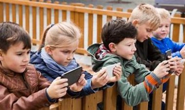 Menya ingaruka za telefoni na televiziyo ku mikurire n’imitekerereze y’abana